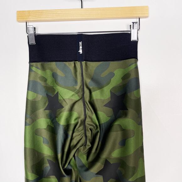 Ultracor Medium M Green Black Camo Stars Knockout Leggings Patent Print Workout - Picture 6 of 12